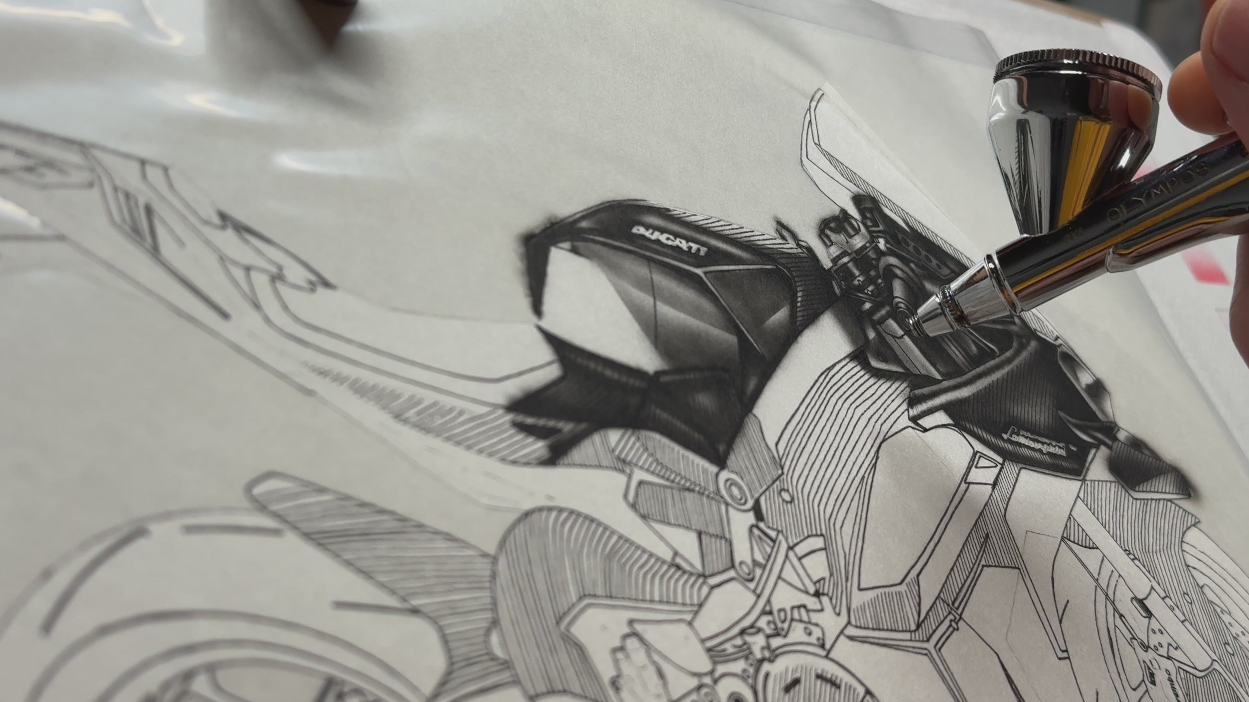 カワサキのバイクイラストをエアーブラシで描いている動画